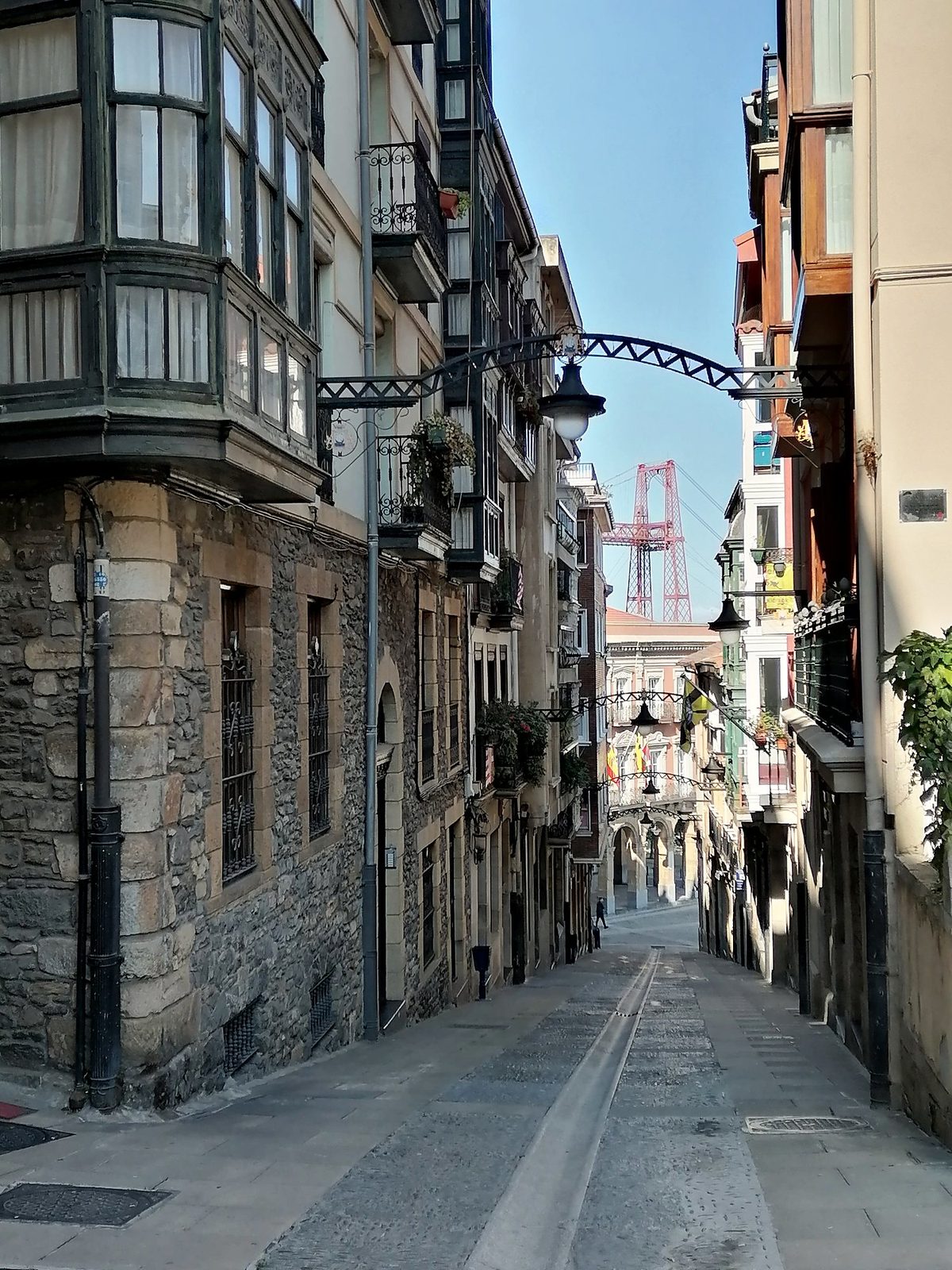 Paisaje urbano con luz y sombras